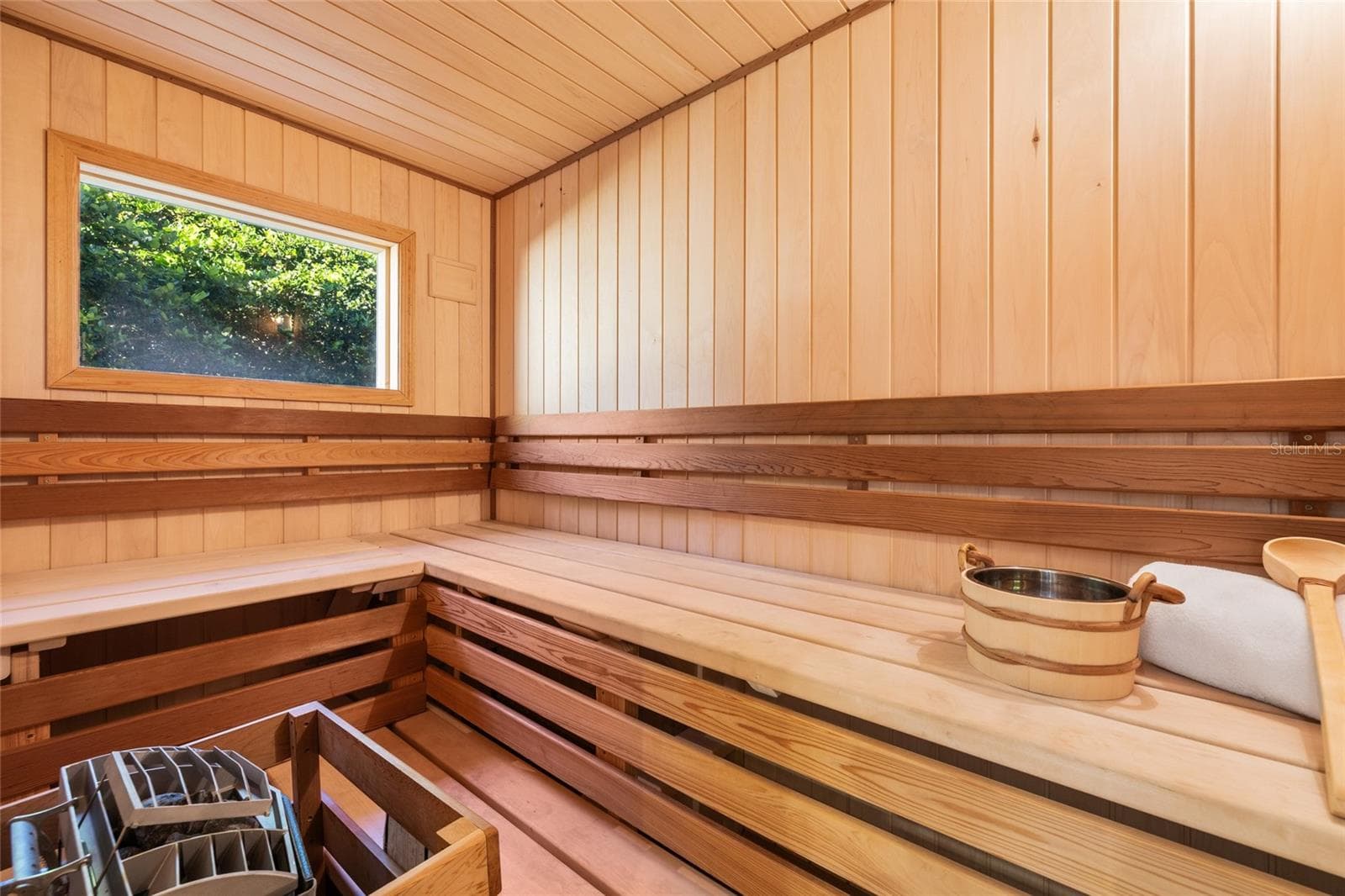 Sauna in master bathroom - 9805 COMPASS POINT WAY, TAMPA