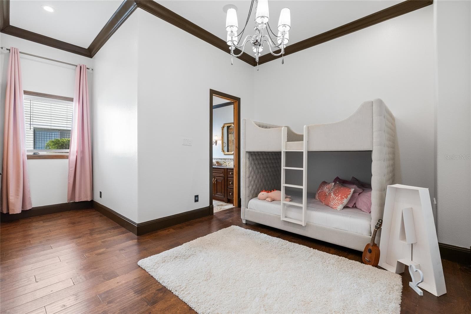 Bedroom 2 with ensuite bathroom and walk in closet - 9805 COMPASS POINT WAY, TAMPA