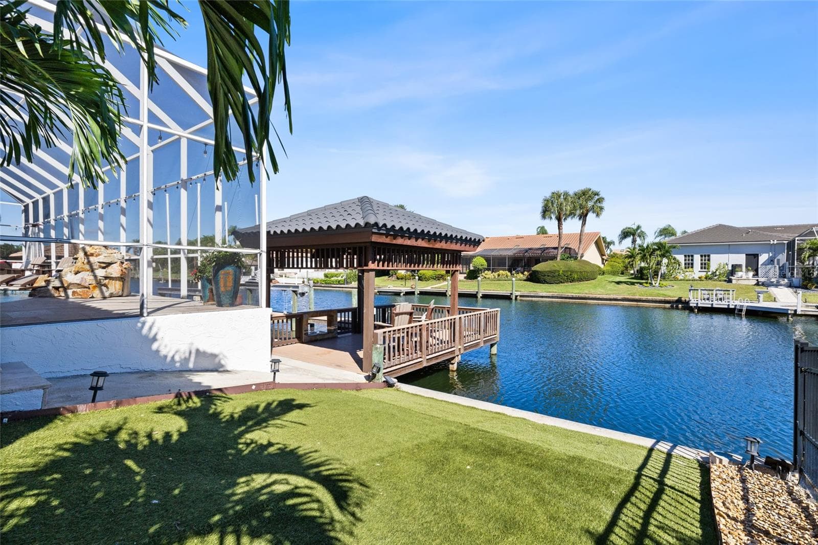 Fenced side yard - 9805 COMPASS POINT WAY, TAMPA