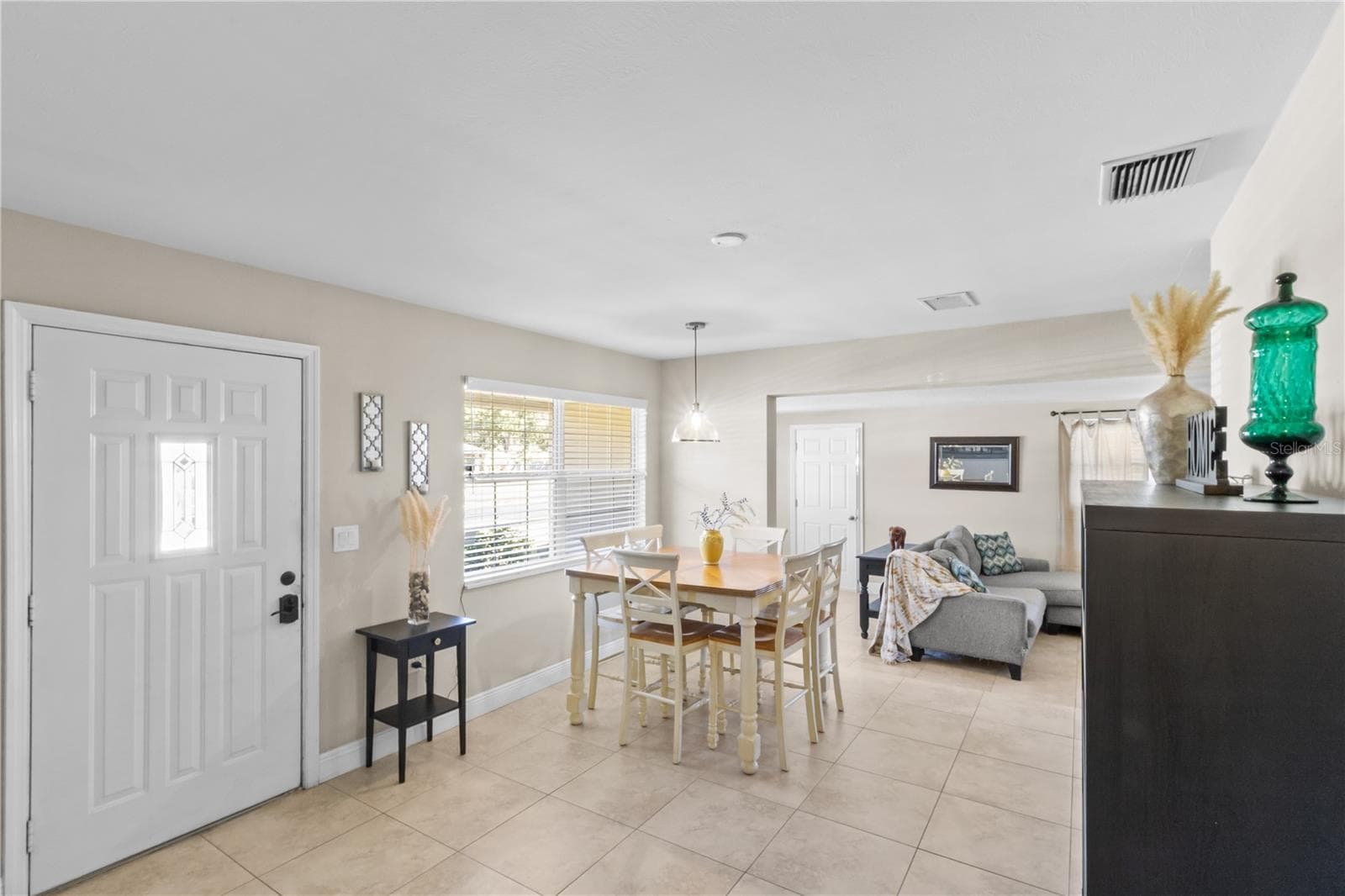 Single Family Residence at 4704 W BAY AVE, TAMPA, photo 4 of 30