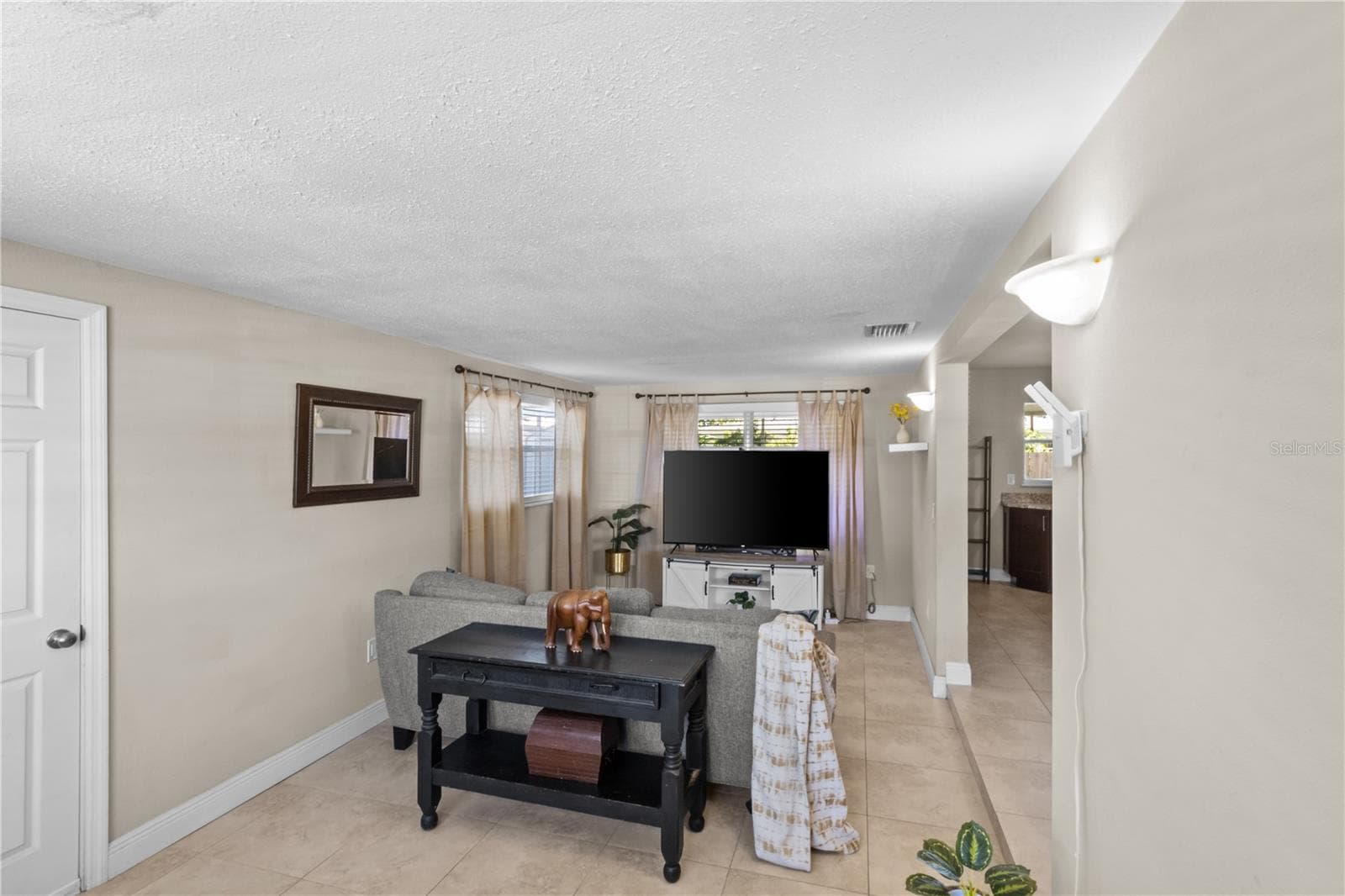 Single Family Residence at 4704 W BAY AVE, TAMPA, photo 10 of 30