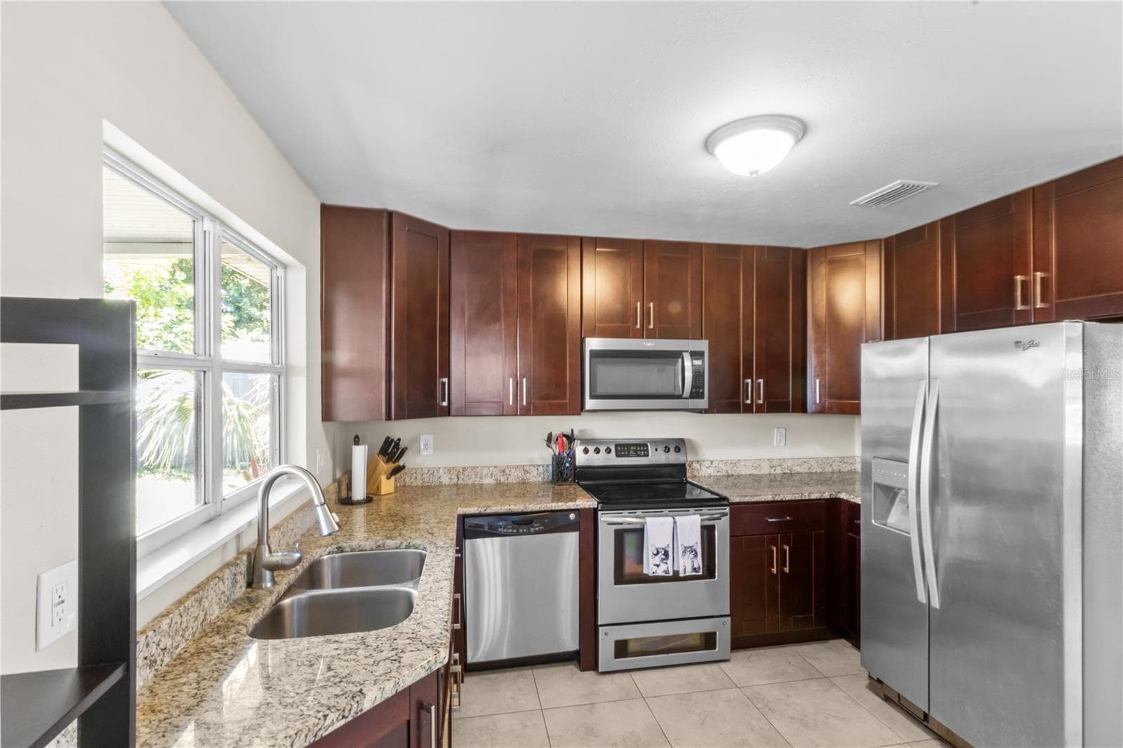 Single Family Residence at 4704 W BAY AVE, TAMPA, photo 13 of 30