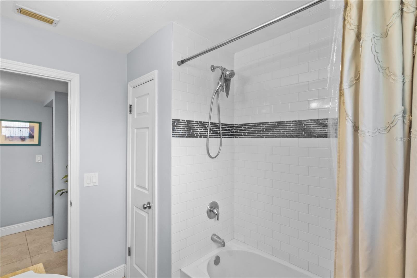 Single Family Residence at 4704 W BAY AVE, TAMPA, photo 16 of 30