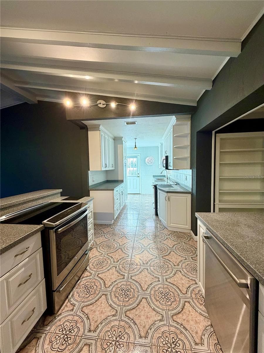 Kitchen - 6250 13TH AVE S, GULFPORT