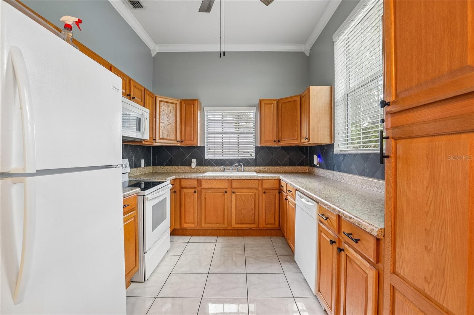 Single Family Residence at 2318 W CORDELIA ST, TAMPA, photo 9 of 32