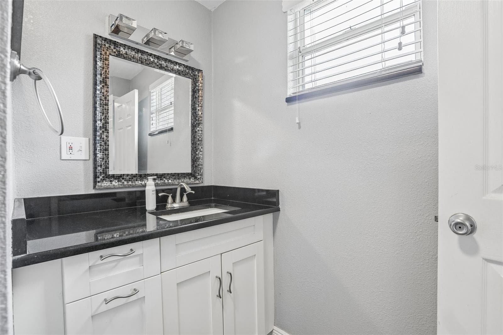 Single Family Residence at 2318 W CORDELIA ST, TAMPA, photo 17 of 32