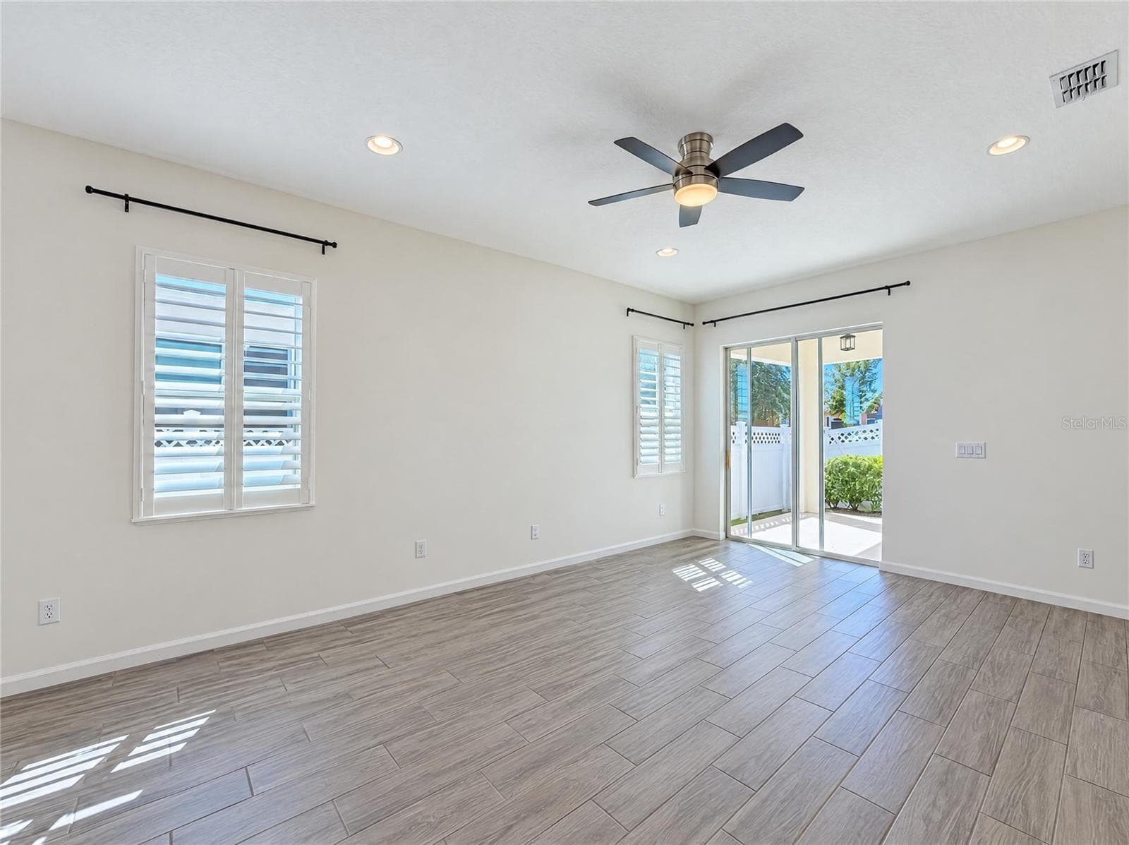 Single Family Residence at 724 WINTERSIDE DR, APOLLO BEACH, photo 6 of 14