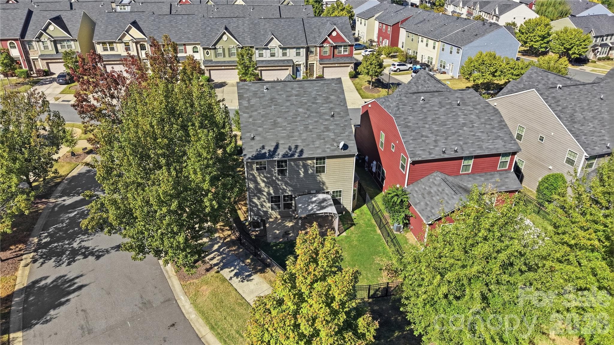 Single Family Residence at 1823 Fleetwood Drive, Charlotte, photo 5 of 48