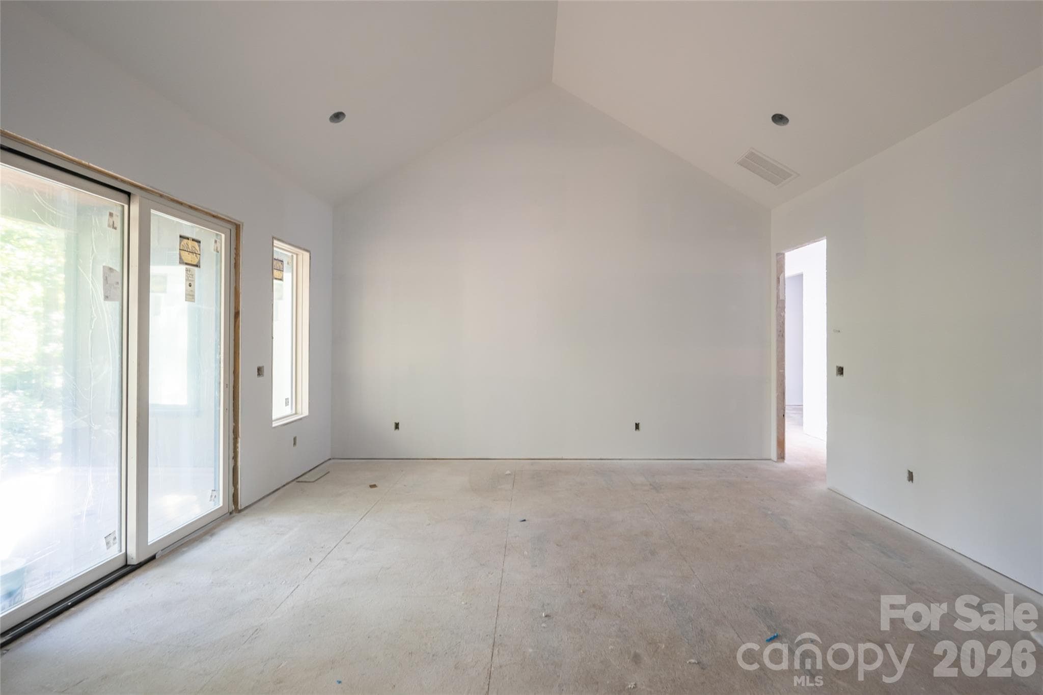 Primary suite with vaulted ceiling and private covered deck - 200 Bent Pine Trace, Hendersonville