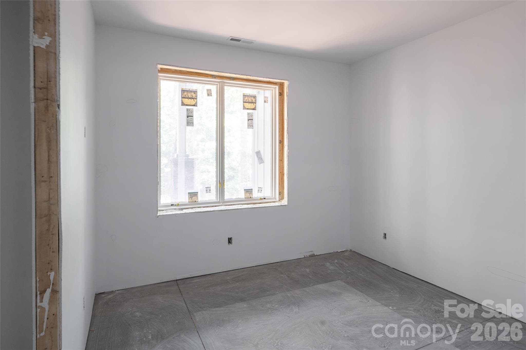 Guest bedroom in lower level - 200 Bent Pine Trace, Hendersonville