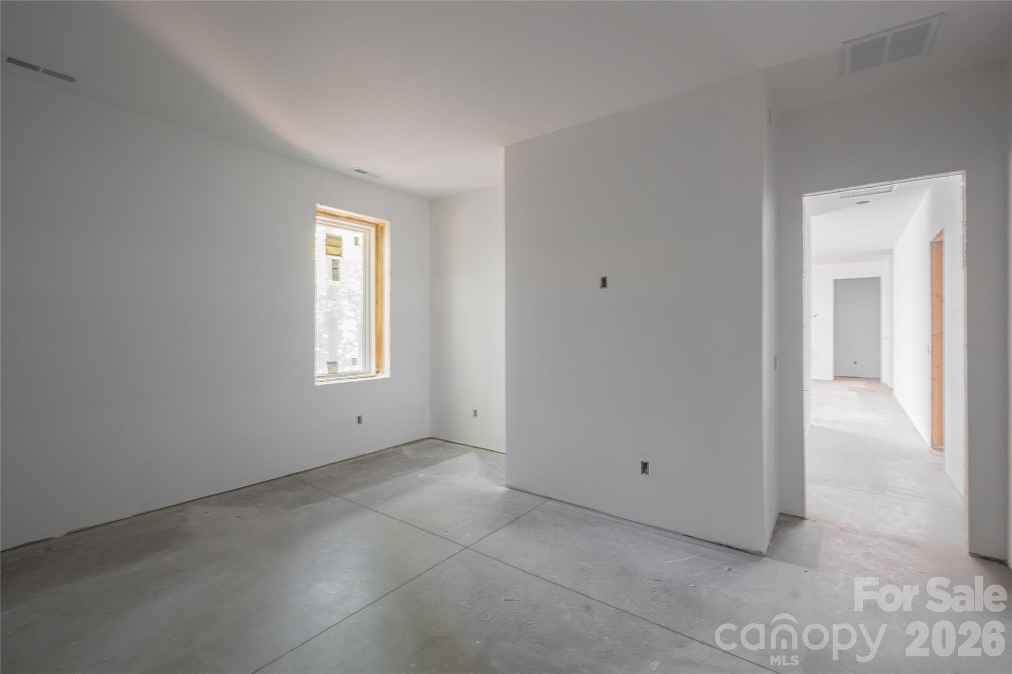 Guest bedroom in lower level - 200 Bent Pine Trace, Hendersonville