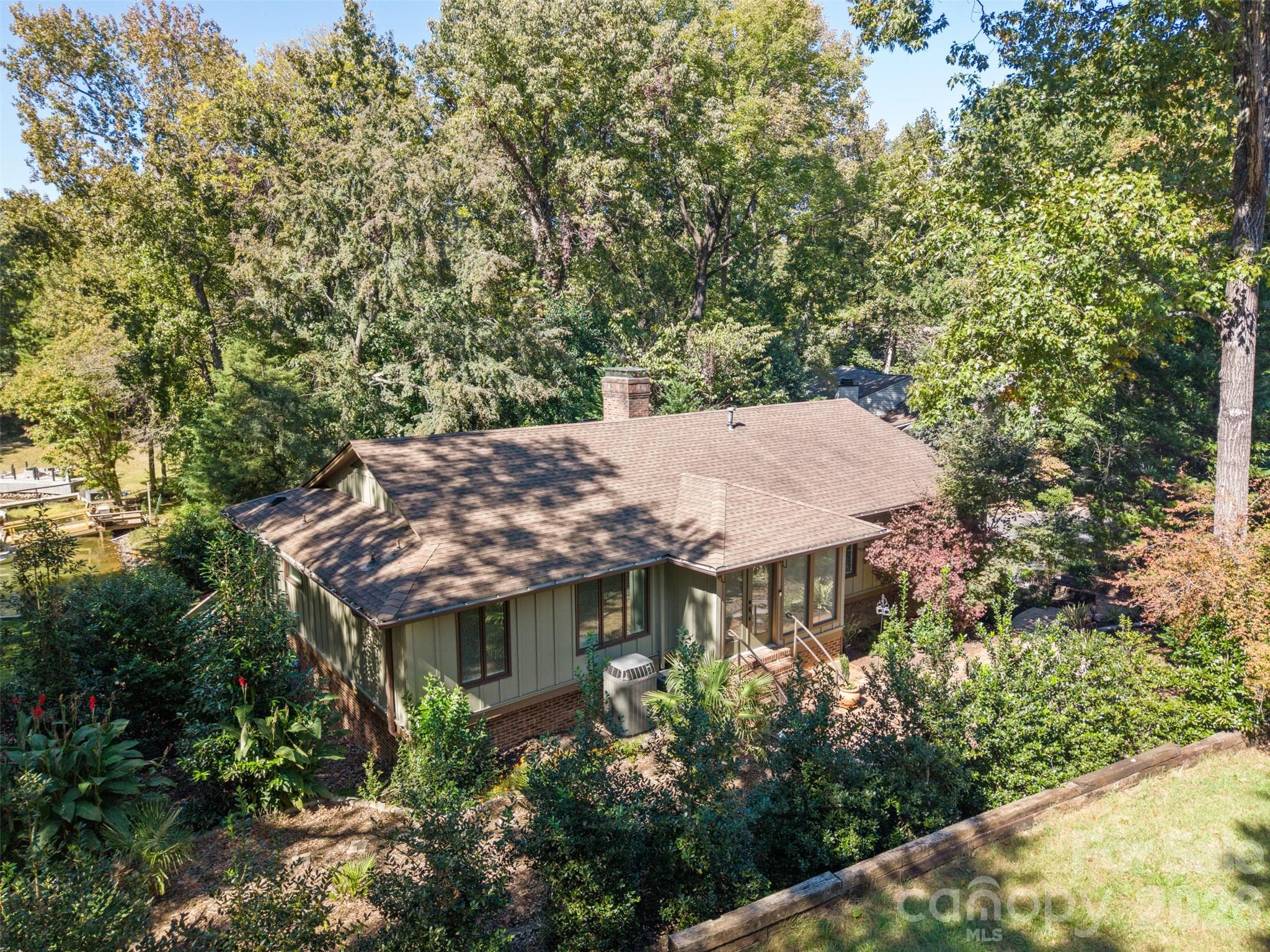 Contemporary ranch with walk out basement - 4 Thornwood Lane, Lake Wylie