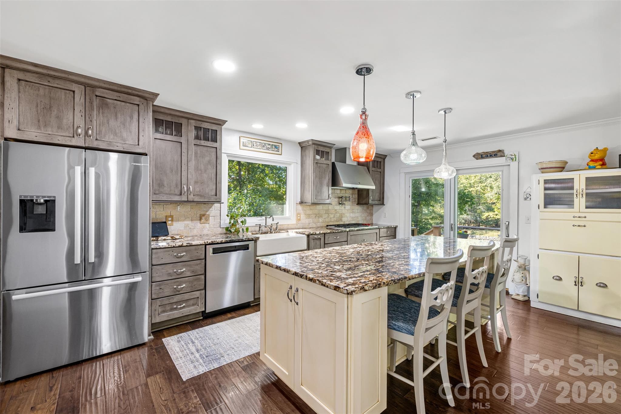 Beautiful kitchen with stainless steel Wolf and Bosch appliances - 4 Thornwood Lane, Lake Wylie
