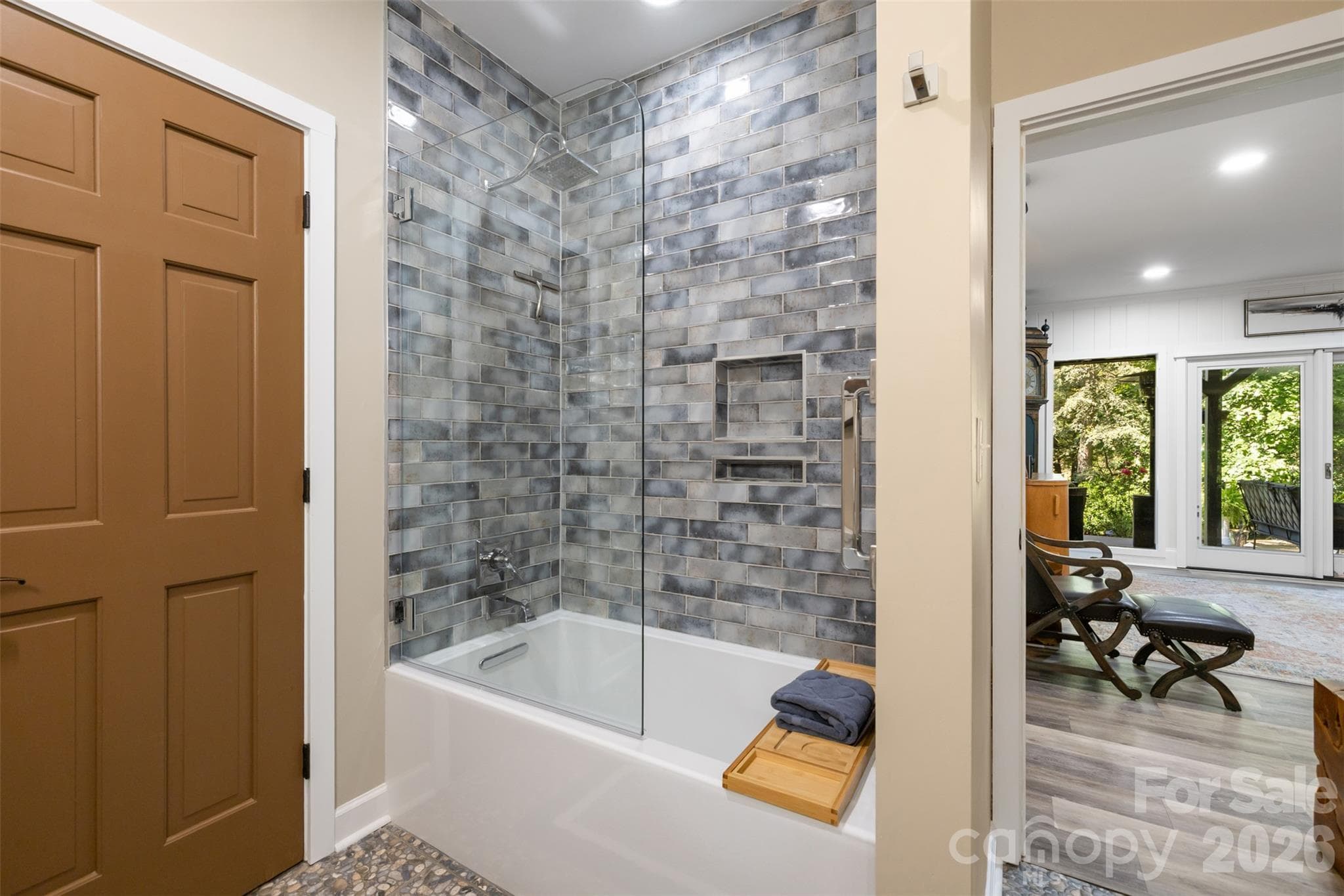 En suite full bath in walkout basement - 4 Thornwood Lane, Lake Wylie