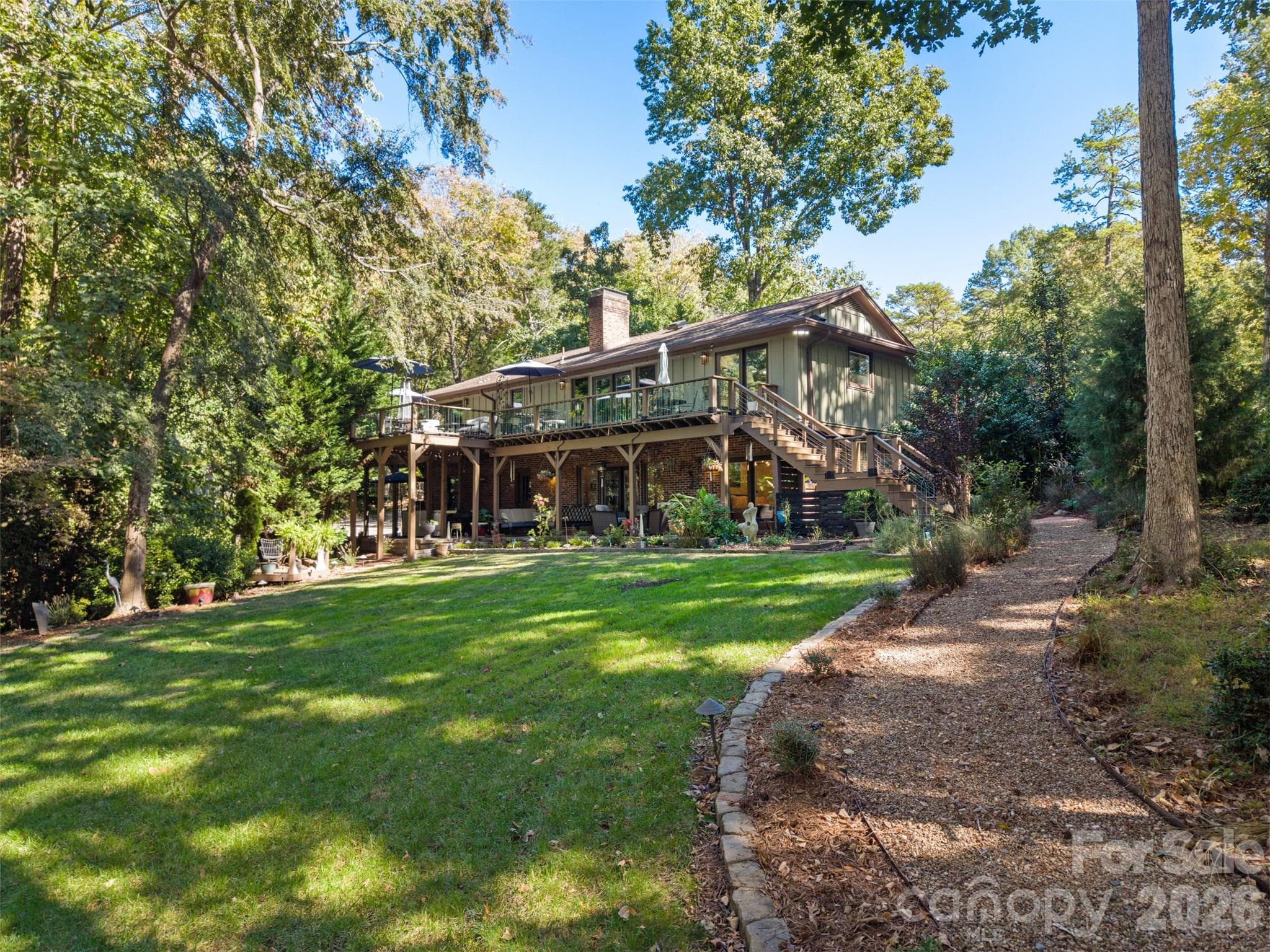 Private pea gravel walkway to your waterfront firepit - 4 Thornwood Lane, Lake Wylie