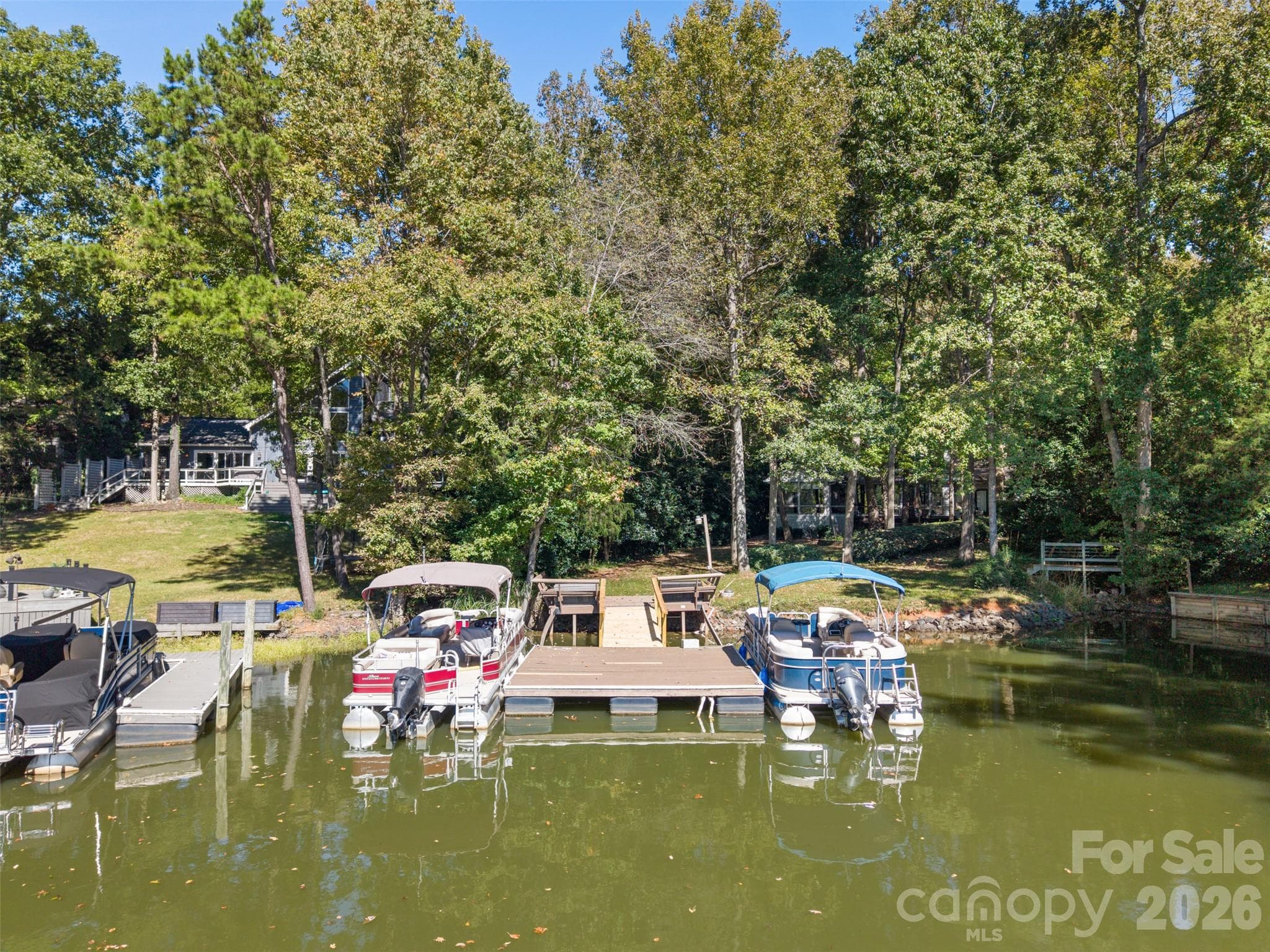 2015 Sweetwater 2286 22' pontoon in blue can be yours then all you have to do is move on in! - 4 Thornwood Lane, Lake Wylie