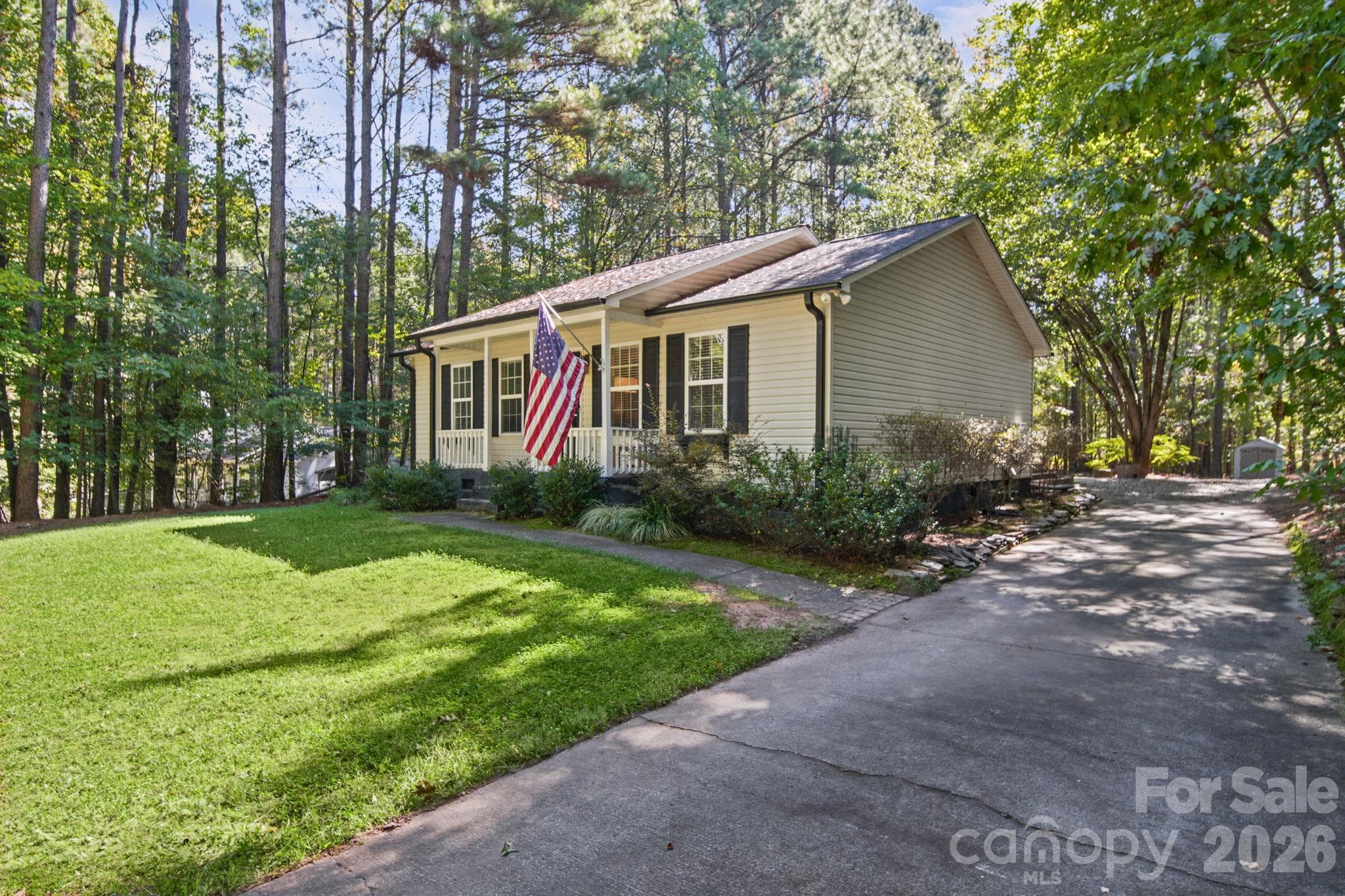 Single Family Residence at 124 Waderich Lane, Mooresville, photo 3 of 33