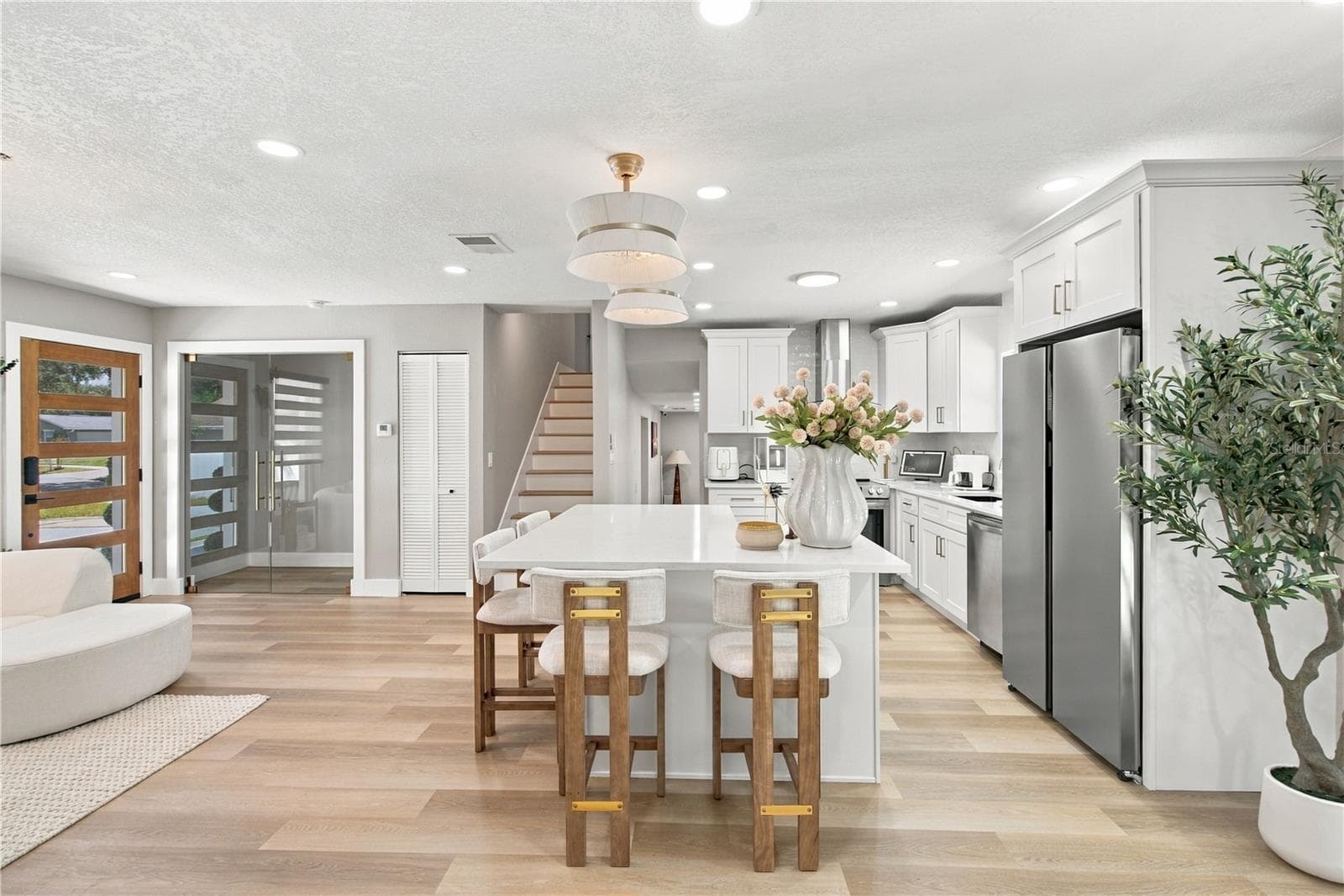 KITCHEN & LIVING ROOM - 13824 CHERRY BROOK LN, TAMPA
