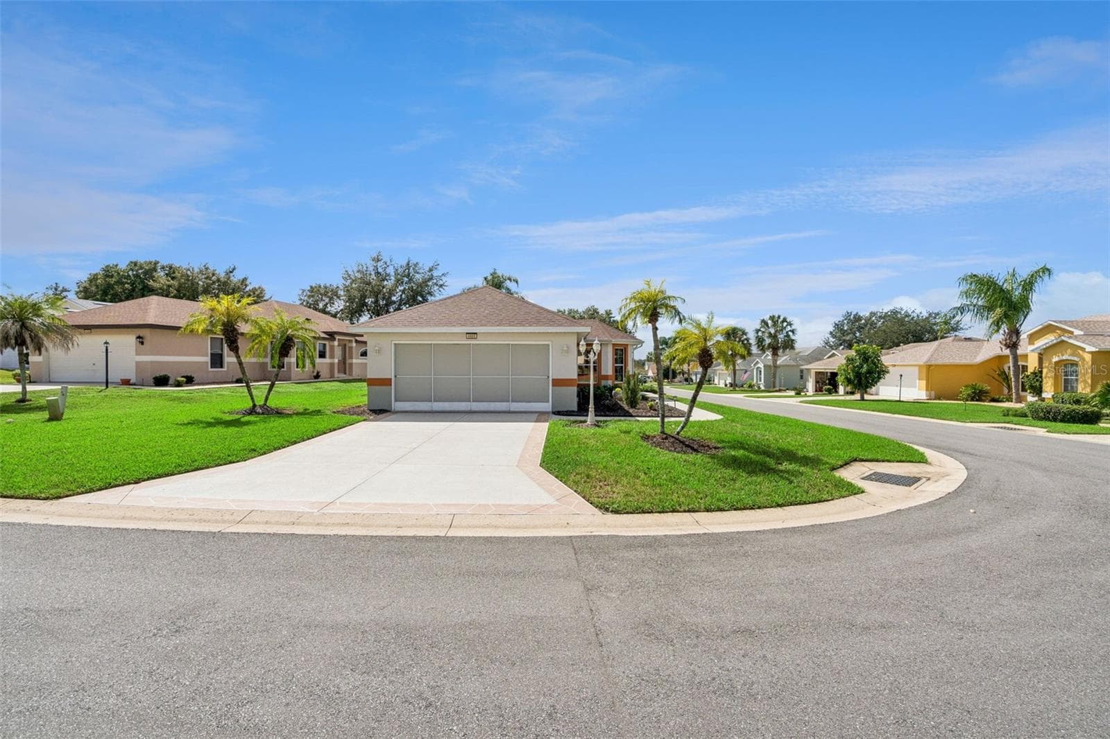 Driveway entrance from Canoe Ct. - 4900 CANOE CT, TAVARES
