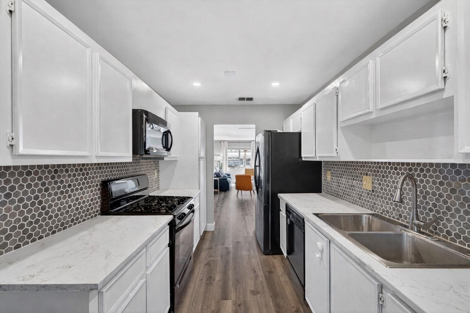 Condominium at 5705 80TH ST N #105, ST PETERSBURG, photo 7 of 32