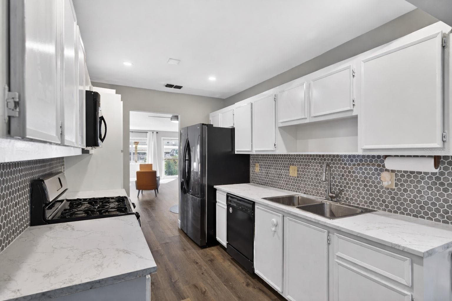 Condominium at 5705 80TH ST N #105, ST PETERSBURG, photo 8 of 32