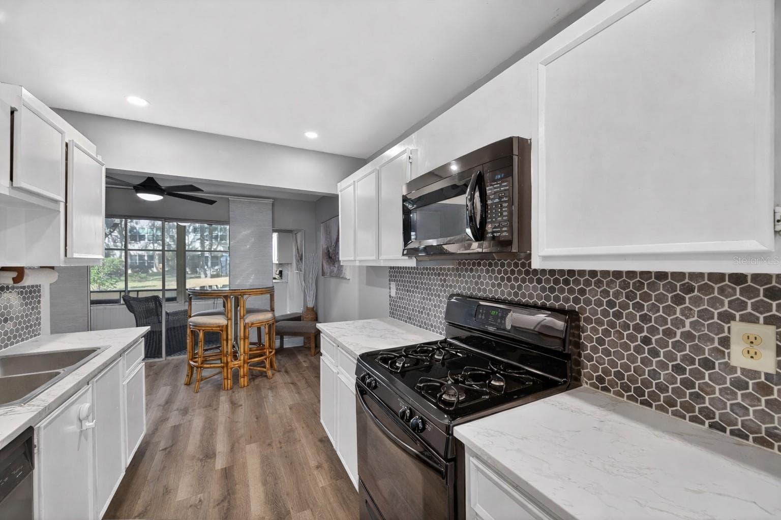 Condominium at 5705 80TH ST N #105, ST PETERSBURG, photo 9 of 32