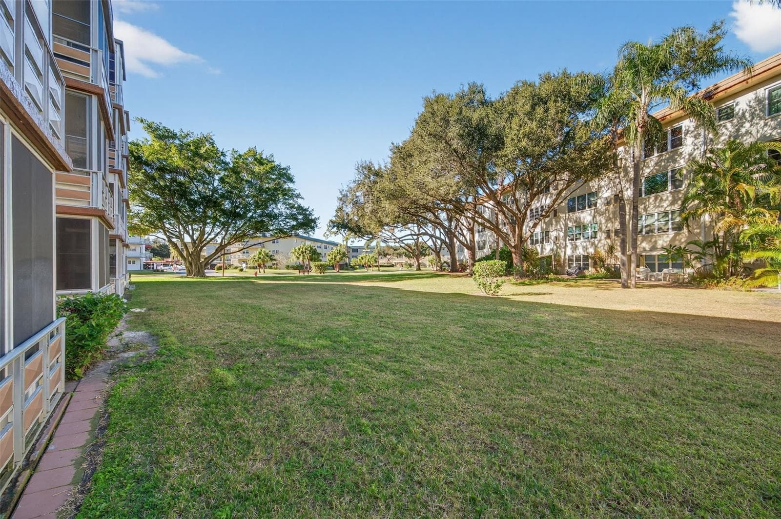 Condominium at 5705 80TH ST N #105, ST PETERSBURG, photo 21 of 32