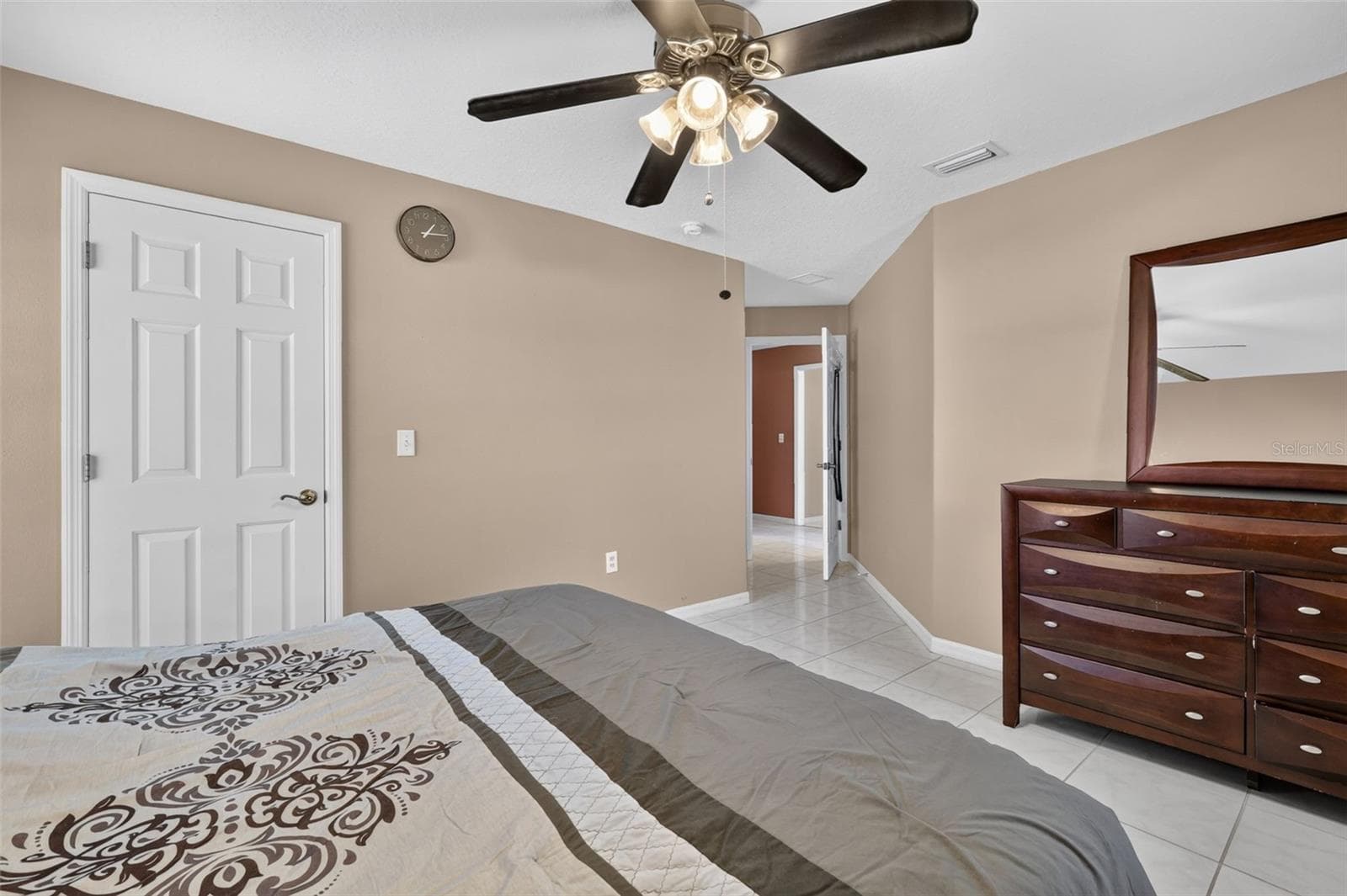 Guest bedroom 1 with jack and Jill closet to Guest bedroom 2 - 4460 MARSH HARBOR DR, TAVARES
