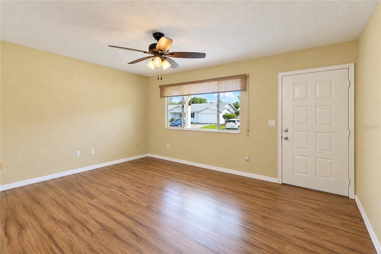 Inviting Living Room - 8169 SW 108TH LANE RD, OCALA