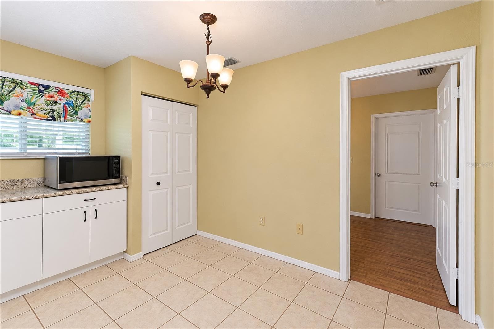 Eating Area off of the Kitchen - 8169 SW 108TH LANE RD, OCALA