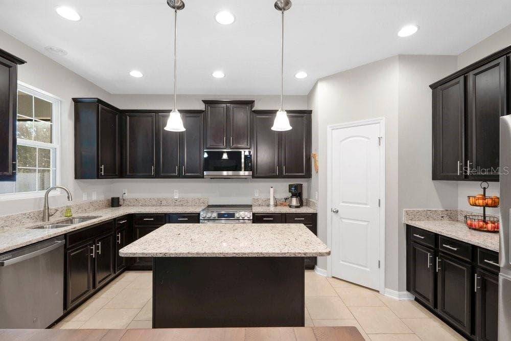 Single Family Residence at 10019 MADISON BANKS ST, ORLANDO, photo 11 of 46