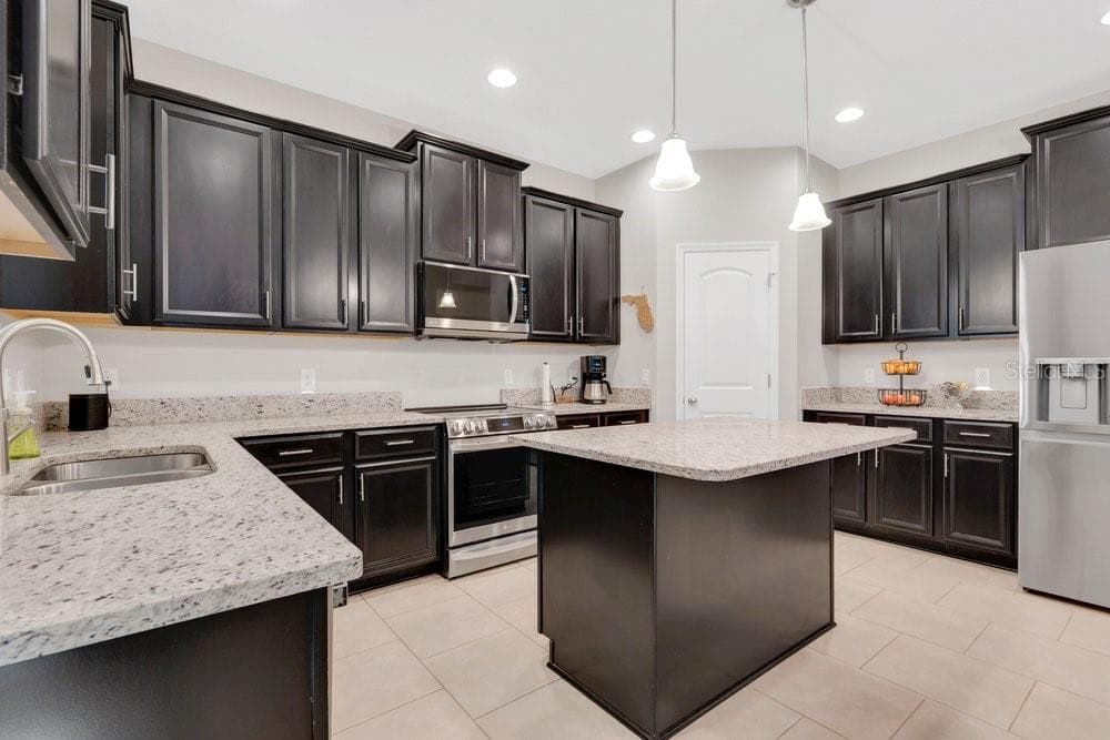 Single Family Residence at 10019 MADISON BANKS ST, ORLANDO, photo 12 of 46