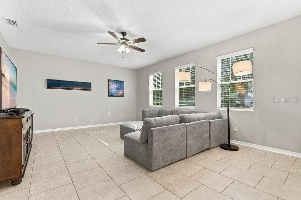 Living room - 10019 MADISON BANKS ST, ORLANDO