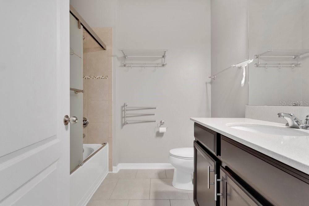 Hallway full bathroom upstairs - 10019 MADISON BANKS ST, ORLANDO