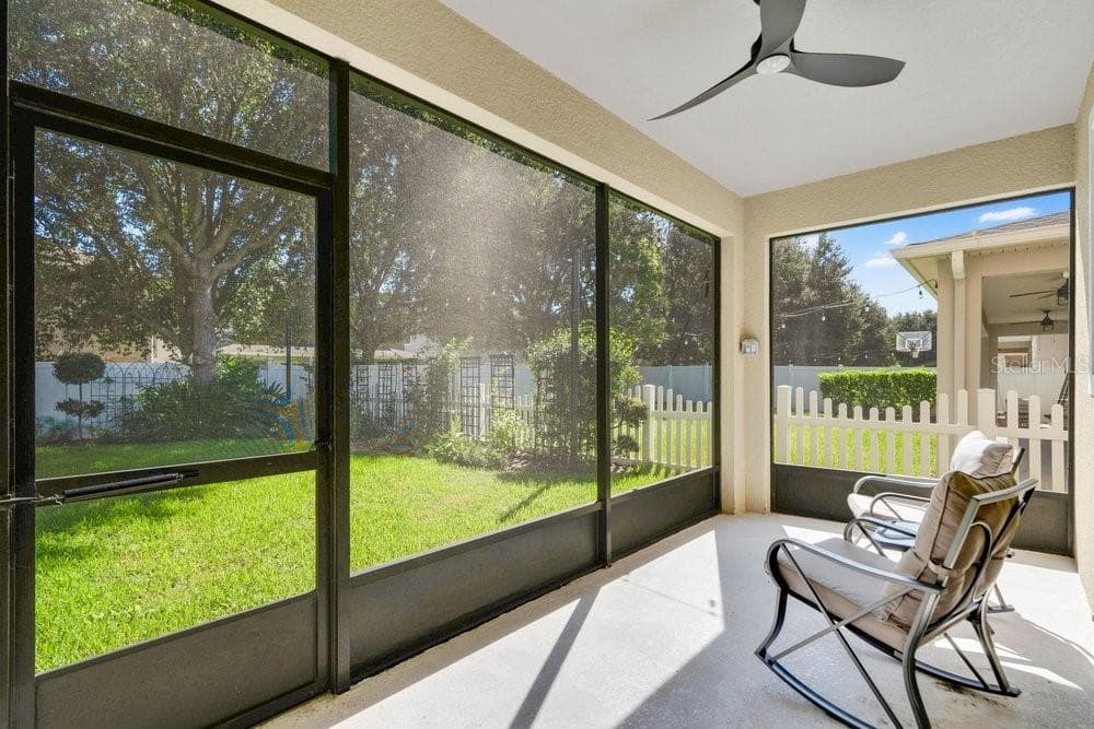 Rear screened-in patio - 10019 MADISON BANKS ST, ORLANDO