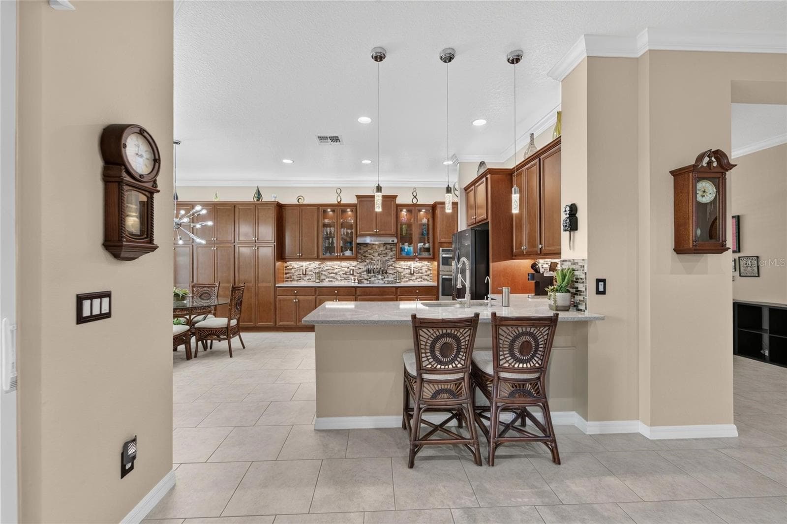 Kitchen Bar Seating - 16301 GARNET GLEN PL, WIMAUMA
