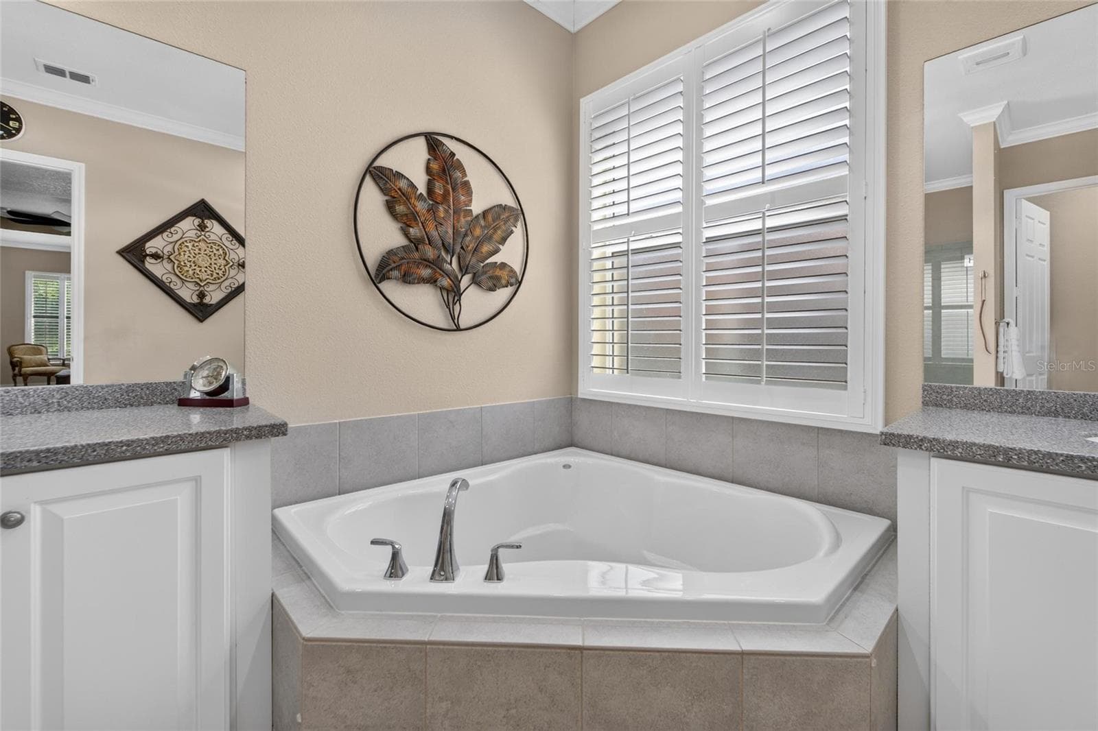 Primary En-suite Bathroom w/Garden Tub - 16301 GARNET GLEN PL, WIMAUMA