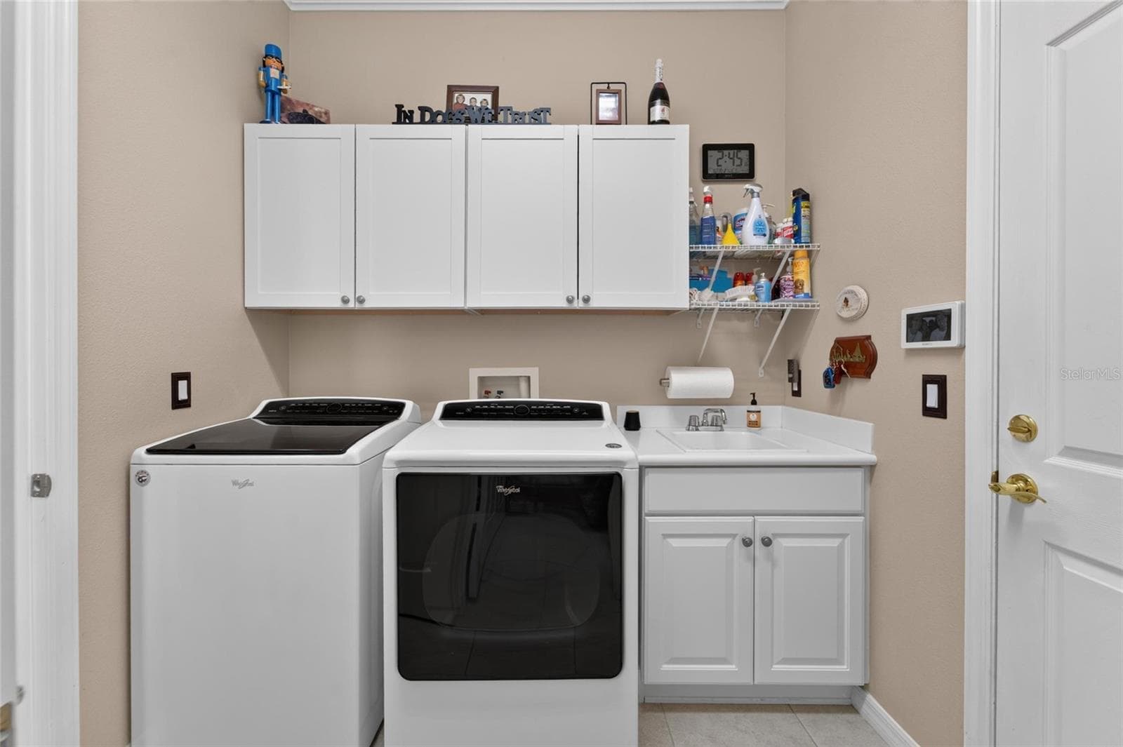 Interior Laundry w/Cabinets & Washtub - 16301 GARNET GLEN PL, WIMAUMA