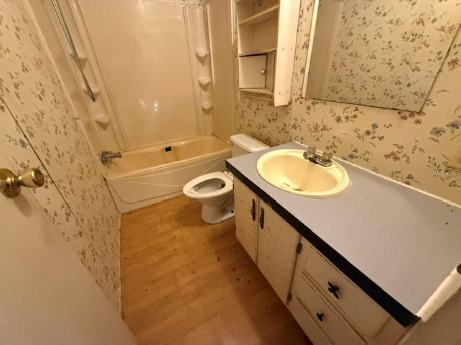 Bathroom - 16510 NE 30TH CT, CITRA