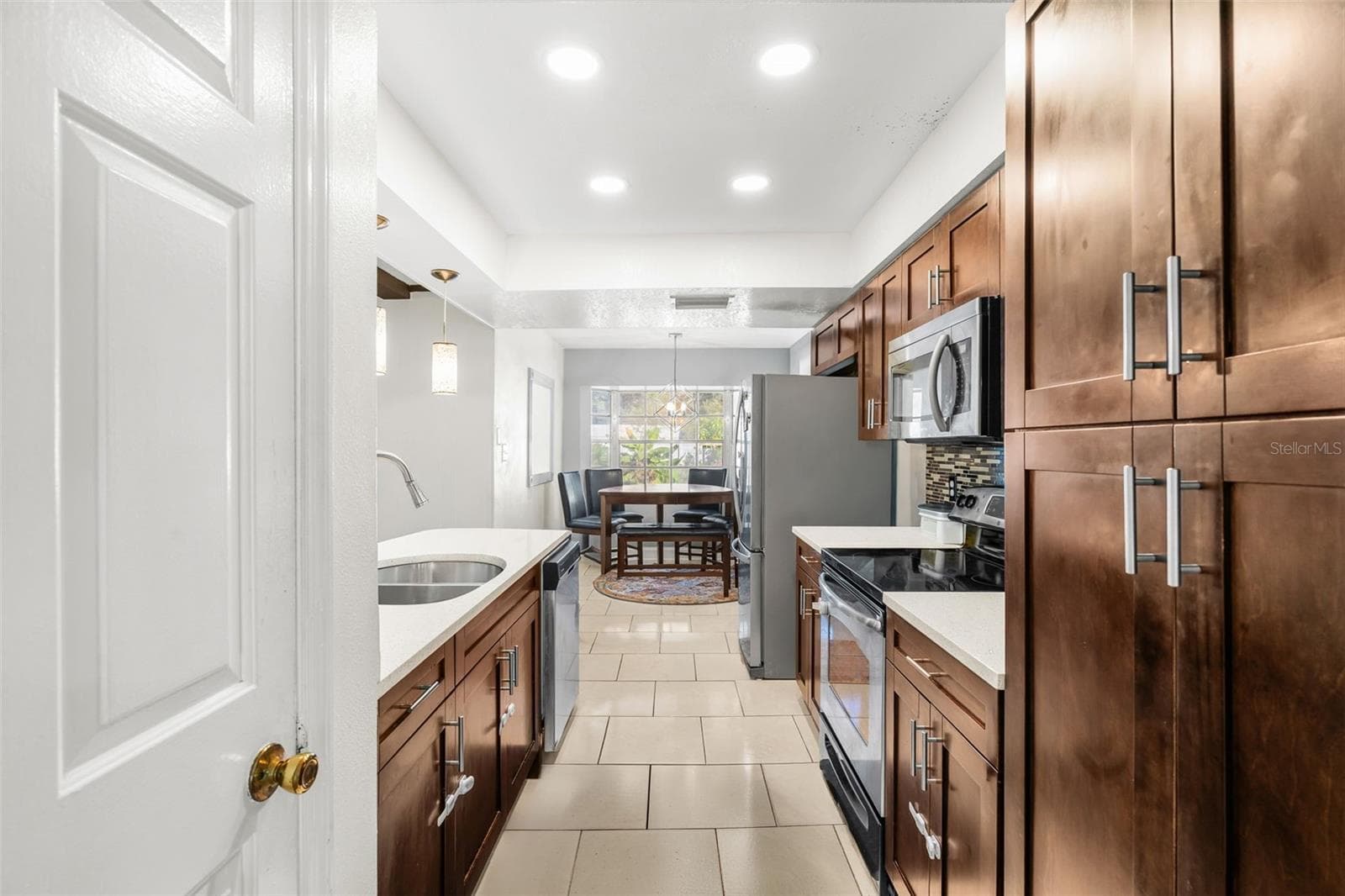 Single Family Residence at 334 HOLLOWTREE DR, SEFFNER, photo 10 of 48