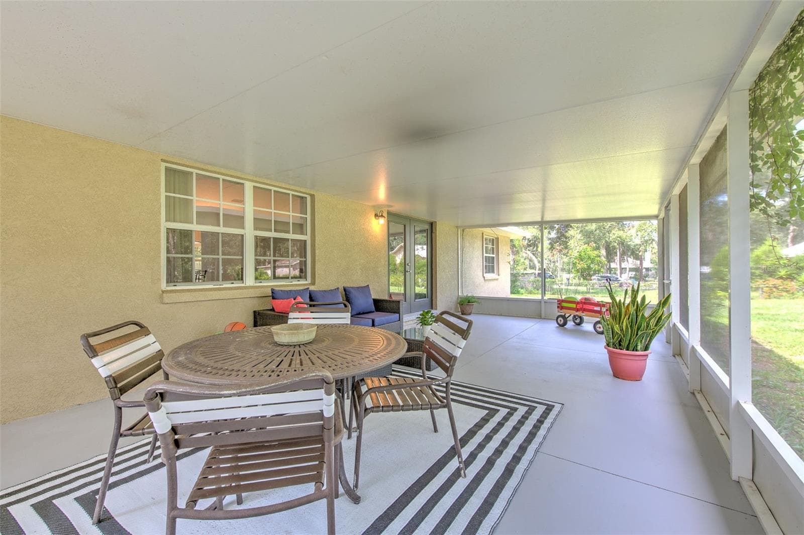 Screened-In Back Porch - 118 E HUNTER RD, PLANT CITY