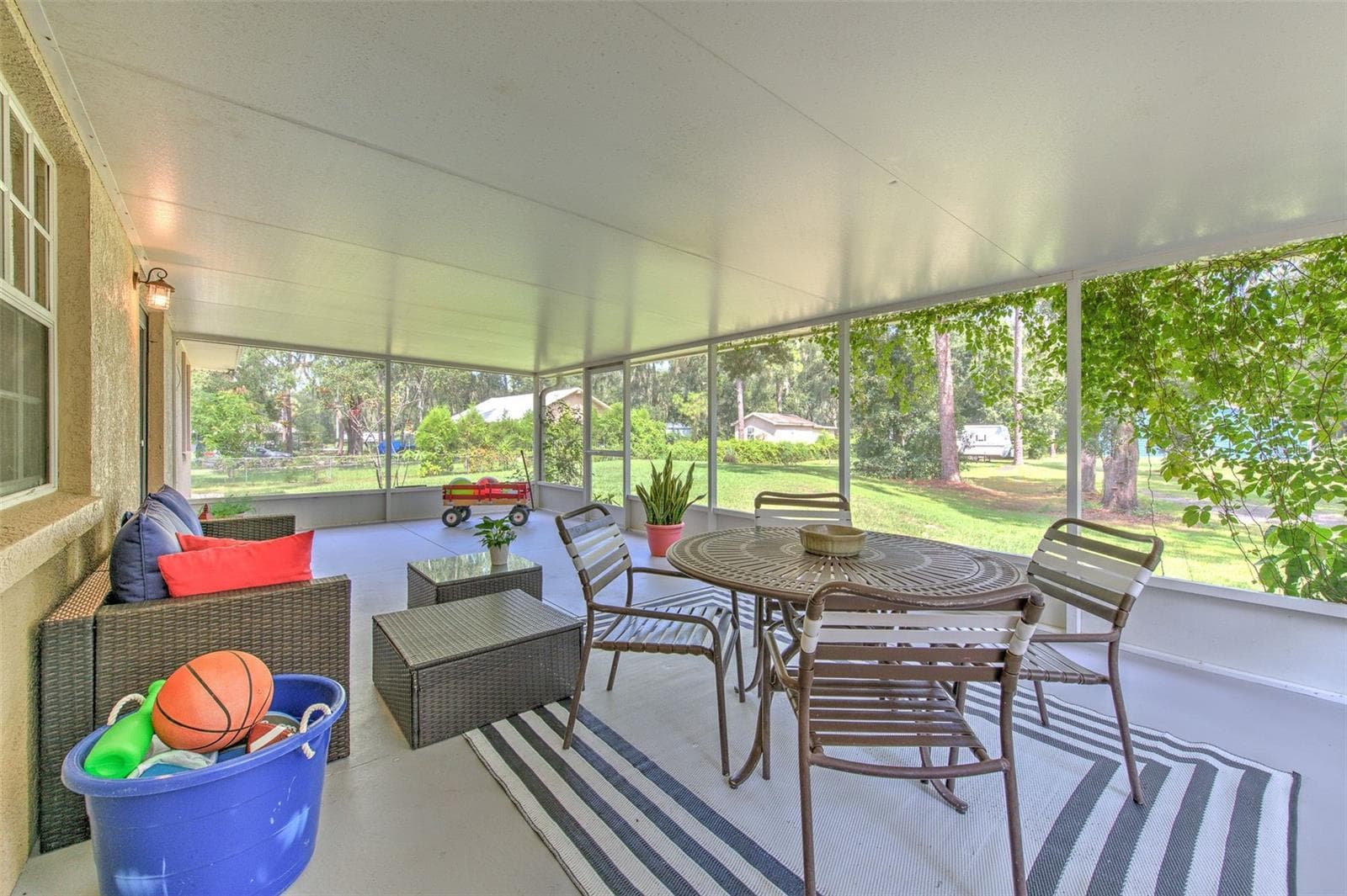 Screened-In Back Porch - 118 E HUNTER RD, PLANT CITY