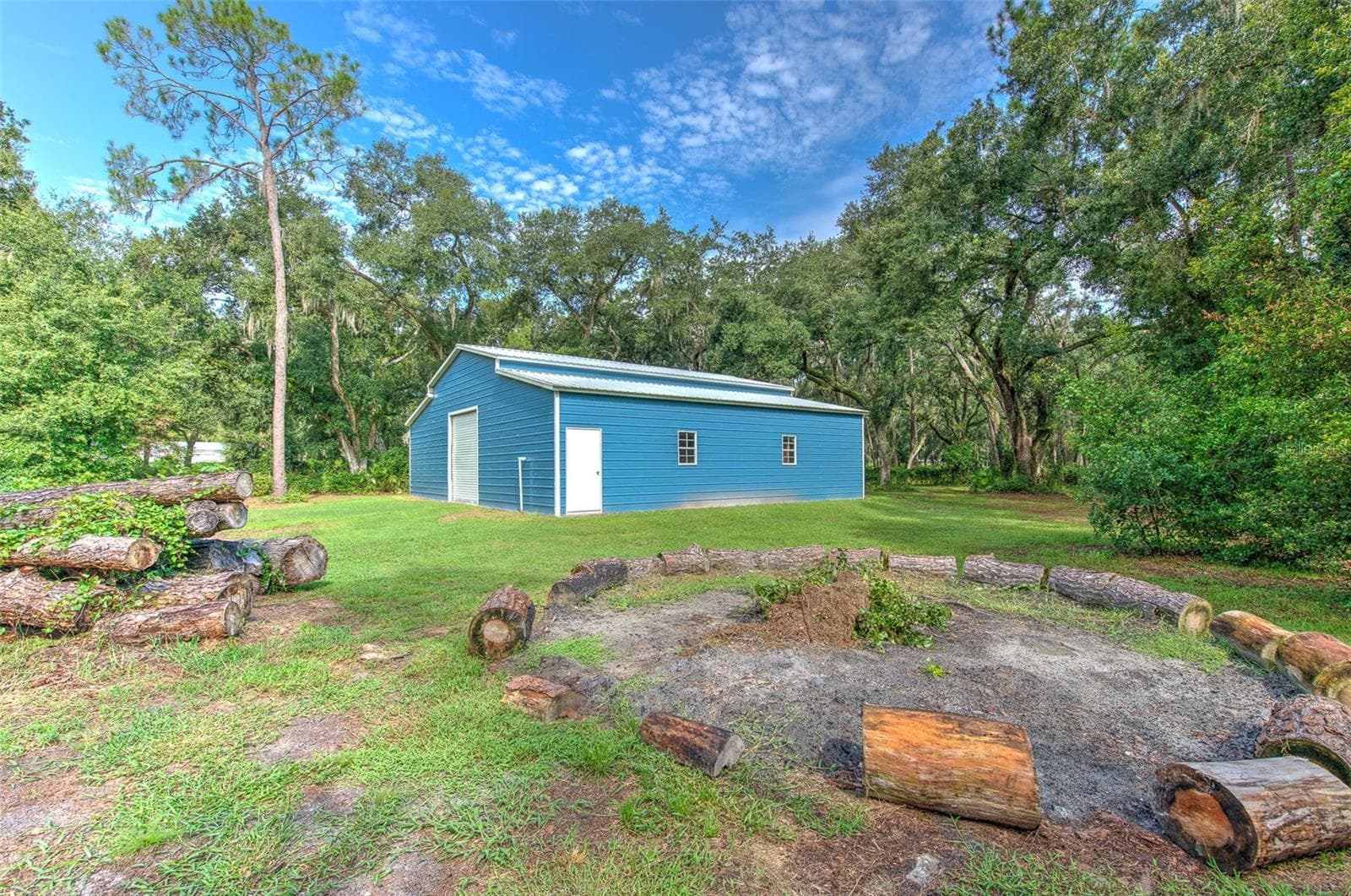 48' x 40' Workshop & Fire Pit - 118 E HUNTER RD, PLANT CITY
