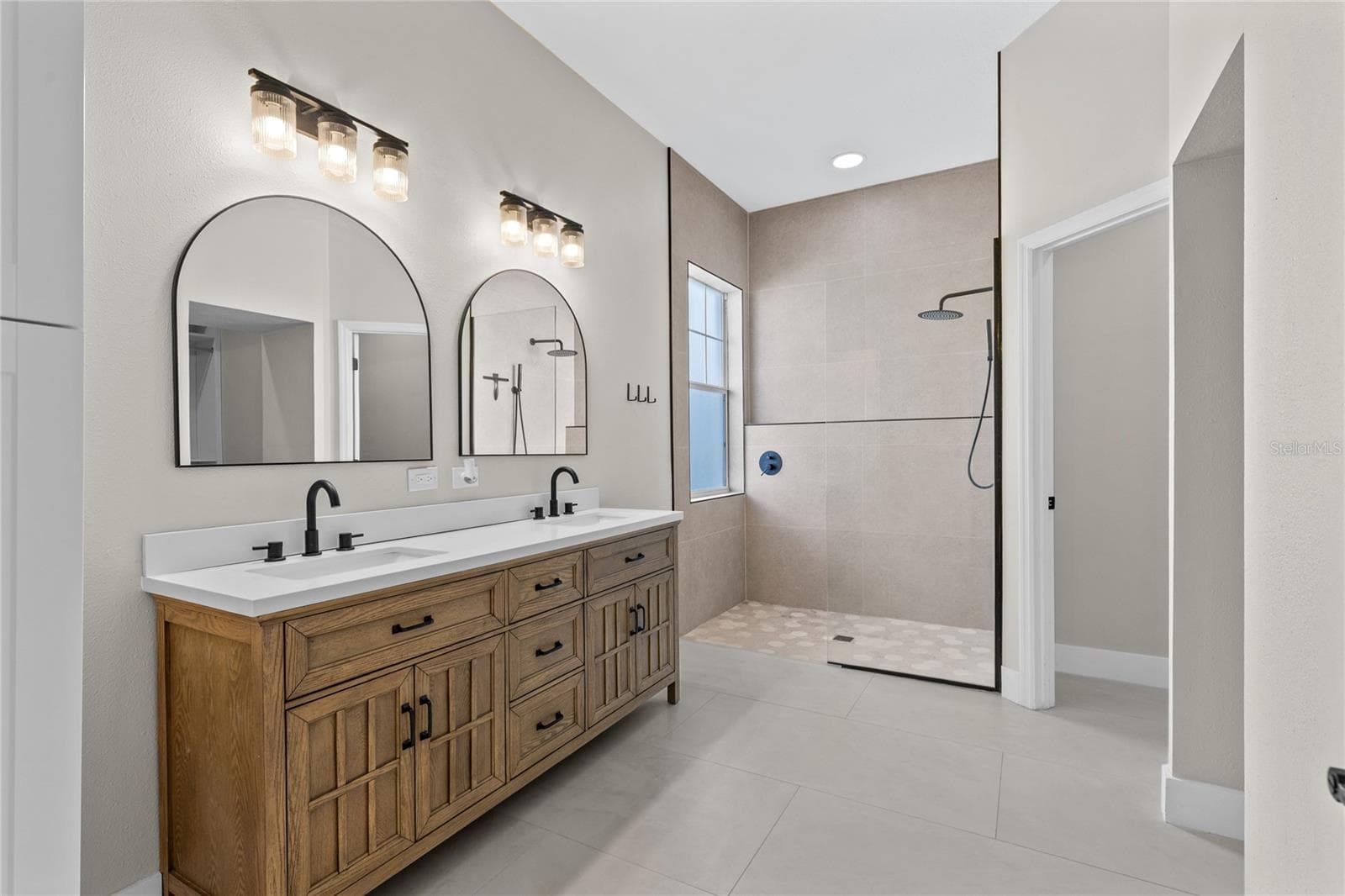 Primary bathroom - 3214 BAYFLOWER AVE, HARMONY