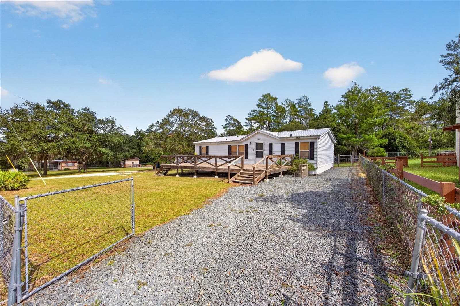 Manufactured Home at 13445 NE 217TH CT, SALT SPRINGS, photo 3 of 68