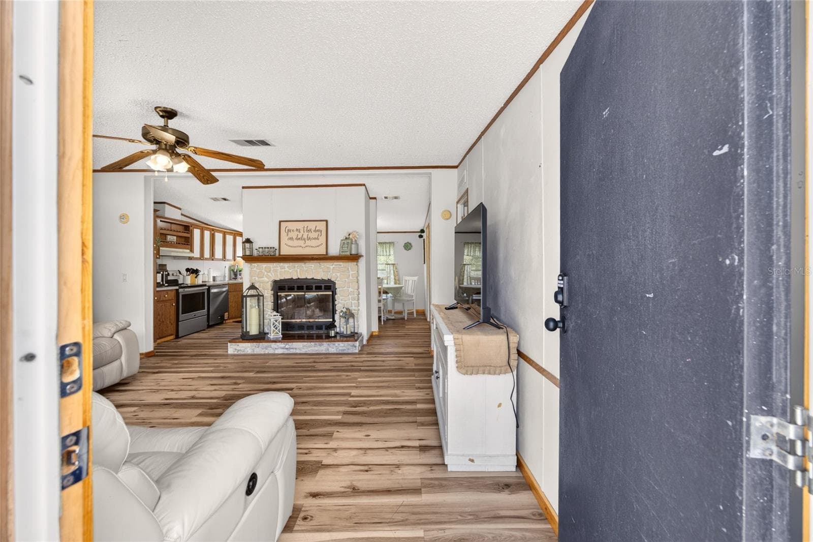 Manufactured Home at 13445 NE 217TH CT, SALT SPRINGS, photo 10 of 68