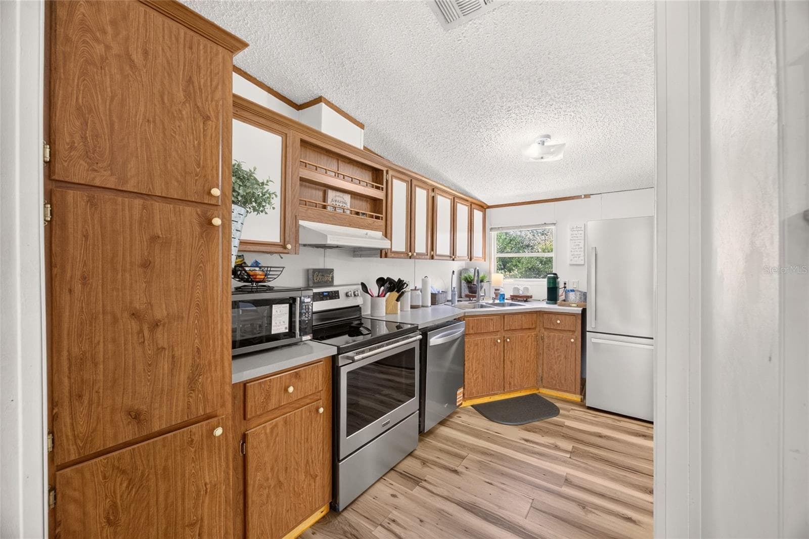 Manufactured Home at 13445 NE 217TH CT, SALT SPRINGS, photo 17 of 68