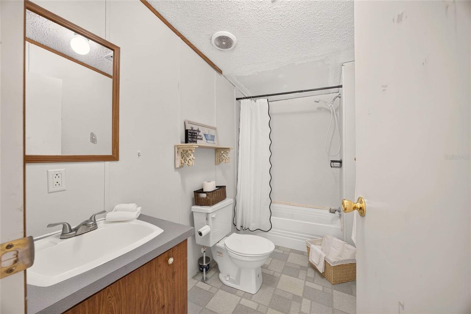 Manufactured Home at 13445 NE 217TH CT, SALT SPRINGS, photo 35 of 68