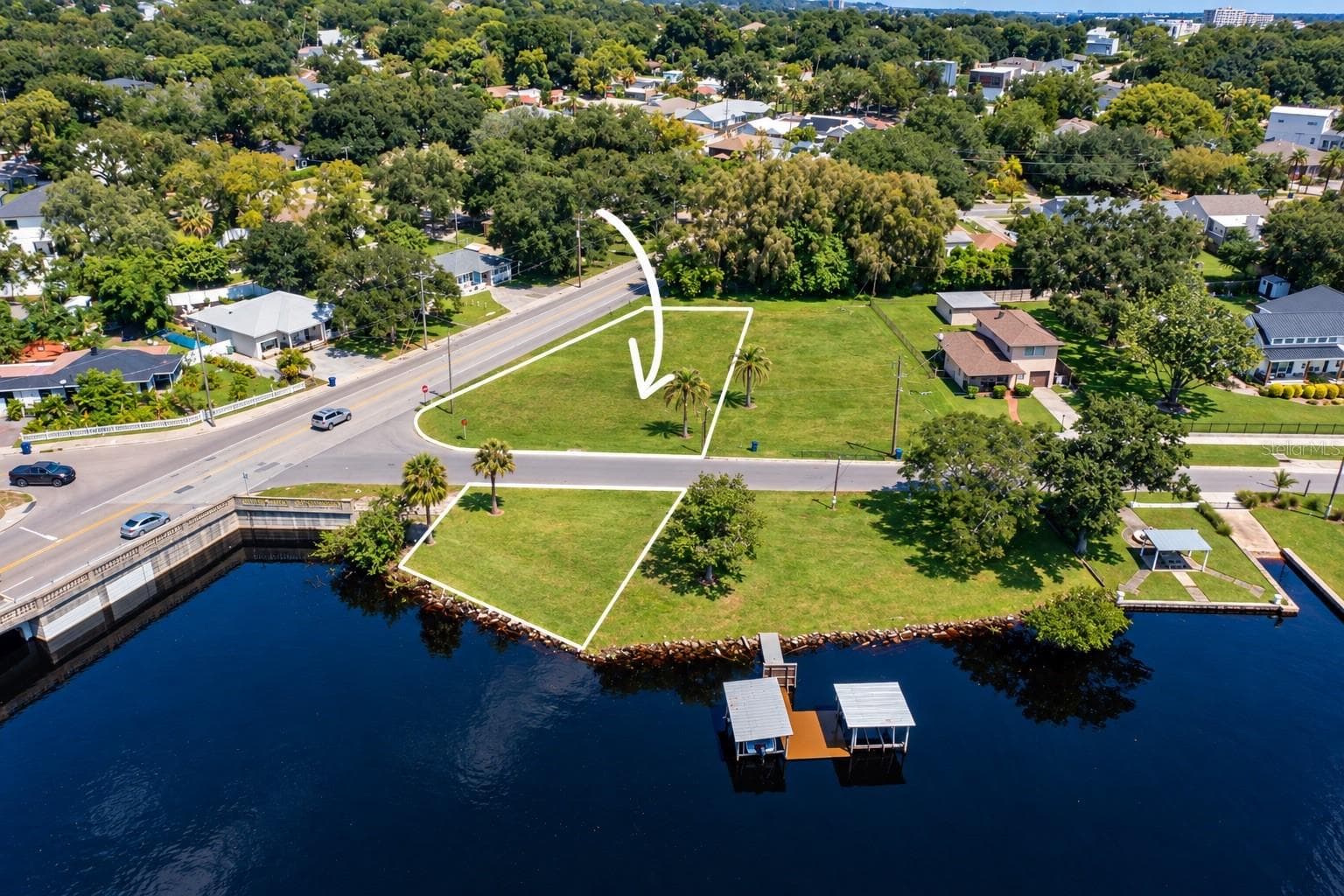 Single Family Residence at 2519 N RIVERSIDE DR, TAMPA, photo 6 of 27