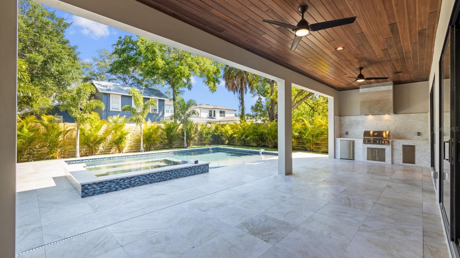 Single Family Residence at 2519 N RIVERSIDE DR, TAMPA, photo 10 of 27